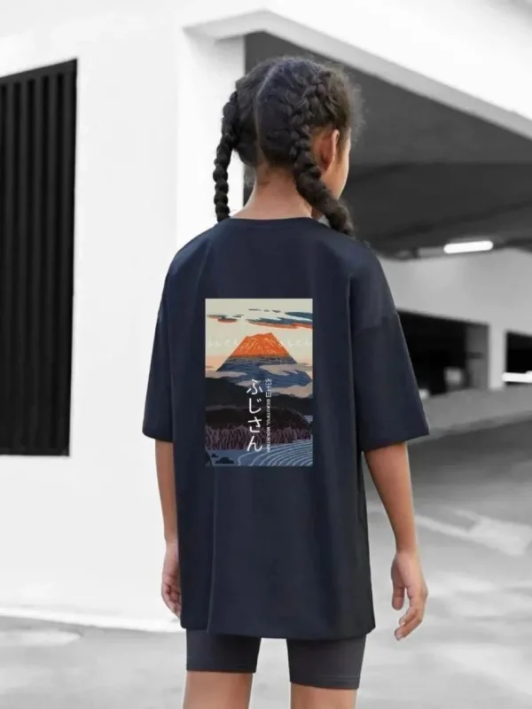 Dětské černé oversized tričko s potiskem, výstřih do V 4
