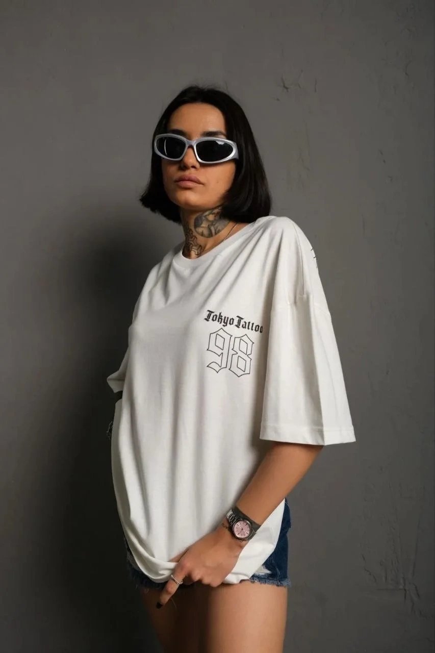 Női Fehér Oversize Kerékpárnyakú Nyomott Rövid Ujjú Póló 2