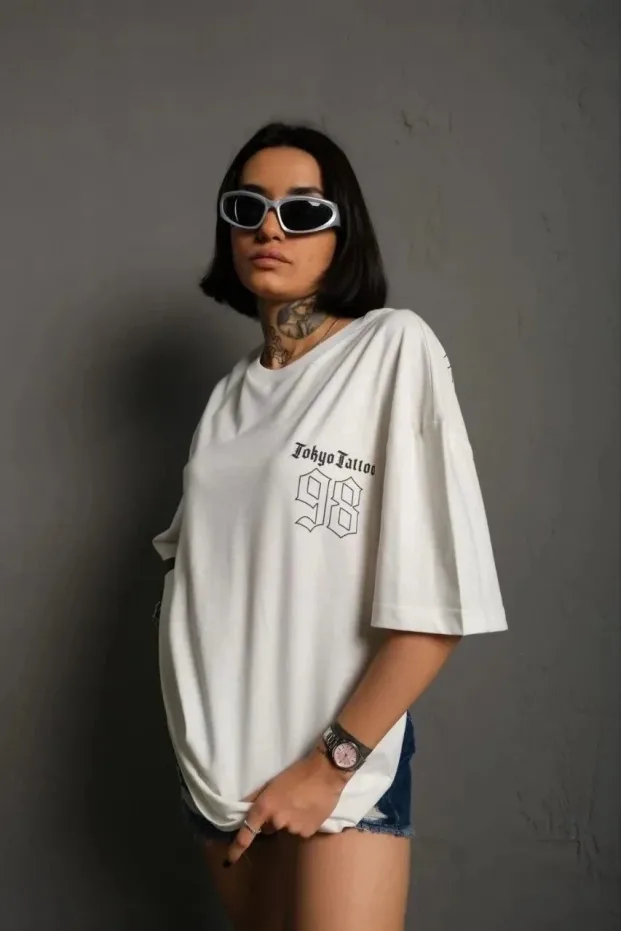 Női Fehér Oversize Kerékpárnyakú Nyomott Rövid Ujjú Póló 2