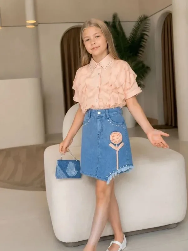 Dívčí lososová 3dílná elegantní sada s volánkovými detaily a džínovou sukní 4
