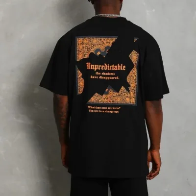 Tîşorta Mêran a Reş Oversize Bi Stûyê Bisîkletê Çapkirî 5