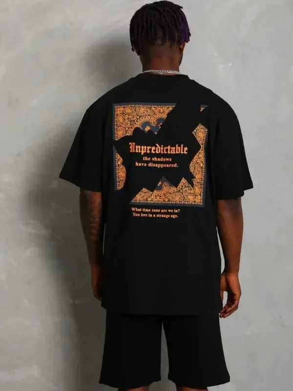 Tîşorta Mêran a Reş Oversize Bi Stûyê Bisîkletê Çapkirî 5