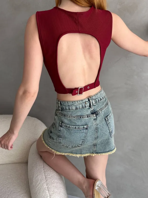 Chrbát s opaskom detailný crop top bordový