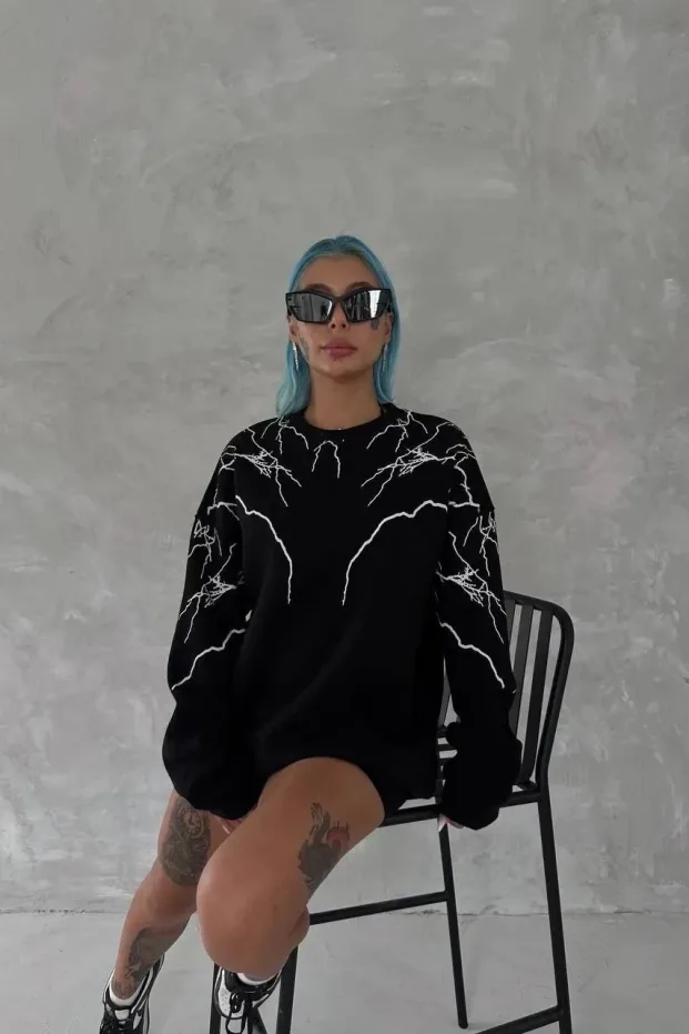 Kadın Siyah Bisiklet Yaka Yıldırım Baskılı 3 İplik Pamuklu Sweatshirt 1