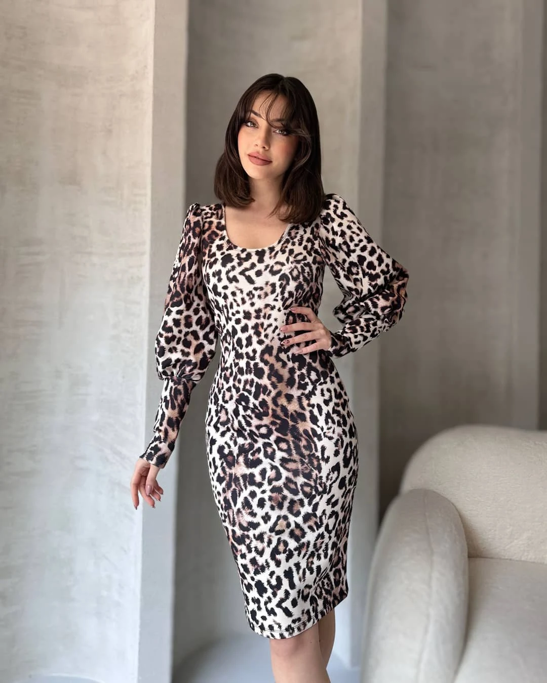 Rochie midi cu model leopard, albă