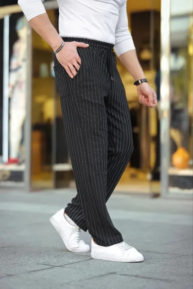 Muške crne prugaste jogger pantalone od krep tkanine 1