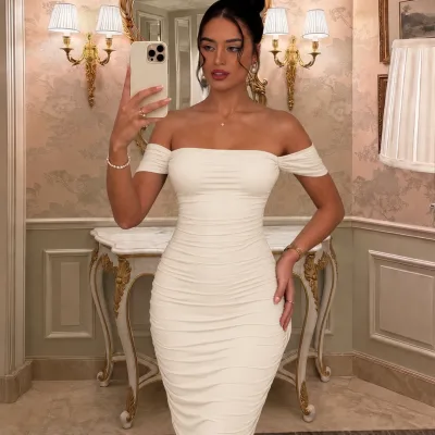فستان نسائي أبيض من الليكرا ضيق مع ياقة مادونا مغطى متوسط الطول 3