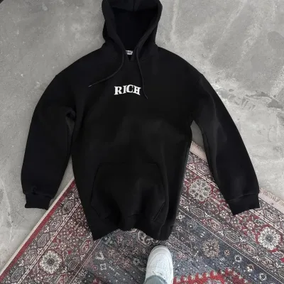 Kadın Siyah 3 İplik Pamuklu Baskılı Kapüşonlu Kanguru Cepli Sweatshirt 2