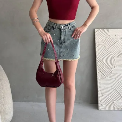 Bordo crop bluza s kaišem na leđima i korzet stilom 2