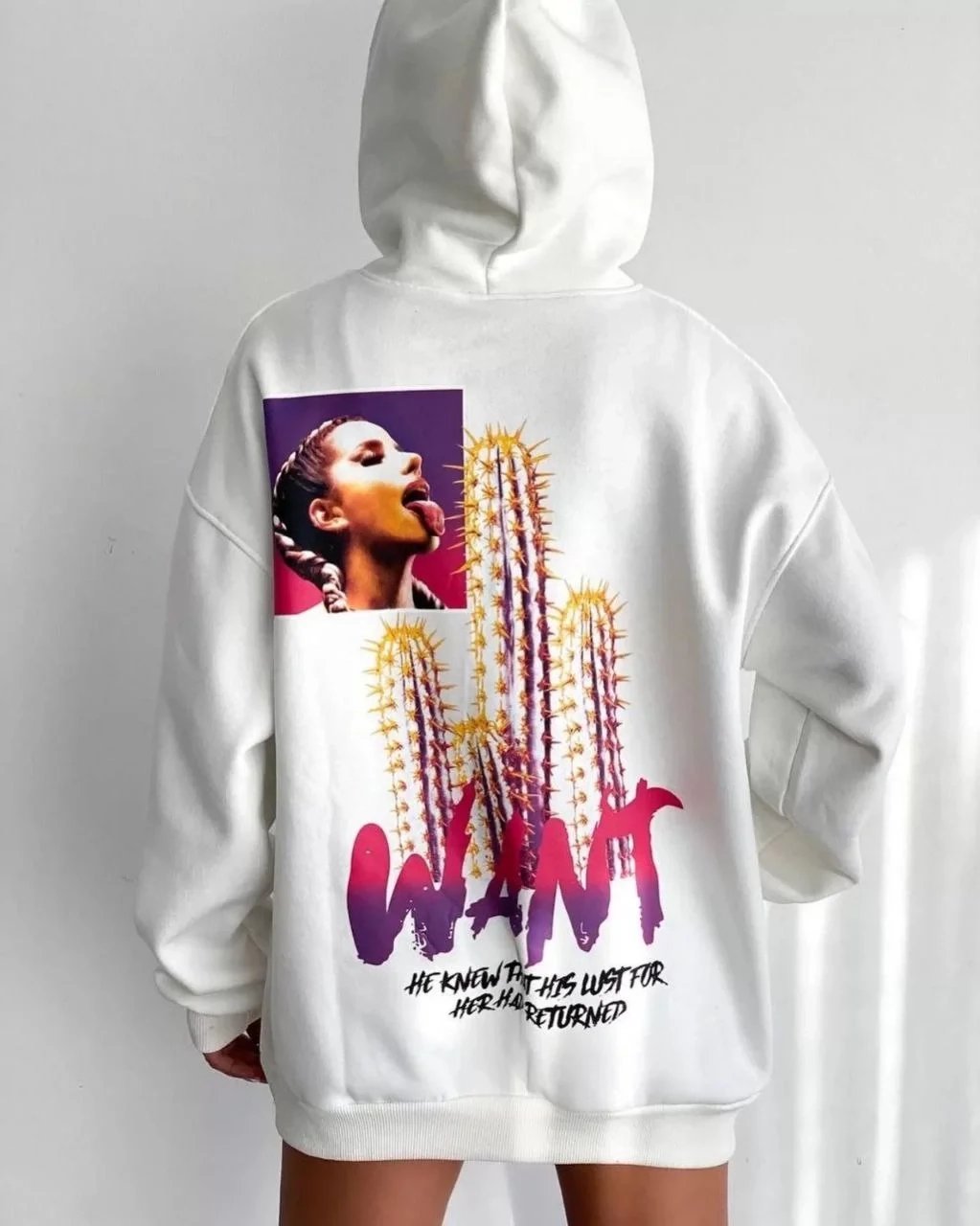Kadın Beyaz Oversize Kapüşonlu Cepli Baskılı Pamuklu Sweatshirt