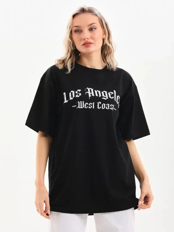 Damski oversize T-shirt czarny, dekolt w serek, nadruk 7