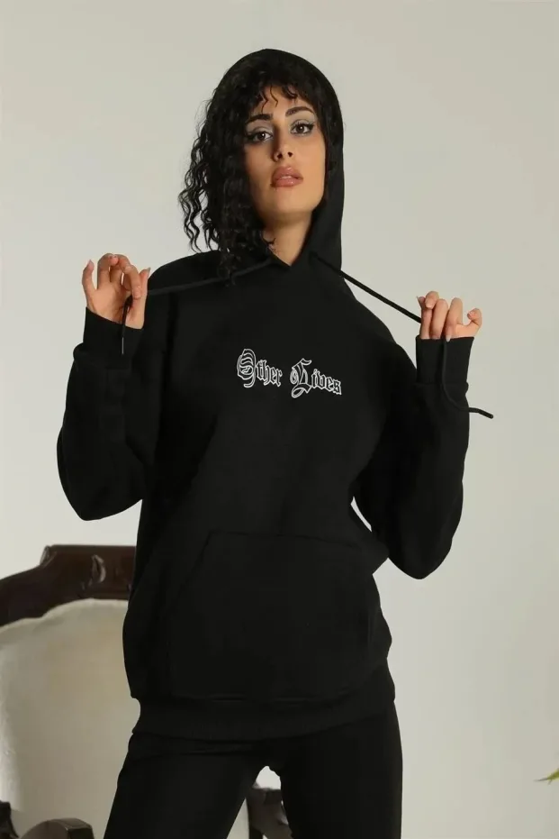 Dámsky čierny oversize kapucňový s vreckom potlačený bavlnený sweatshirt 1
