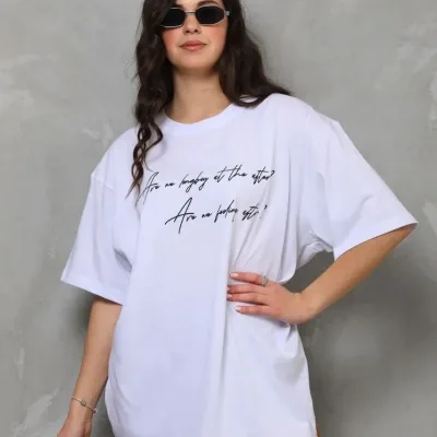Bluzë Femrash e Bardhë Oversize me Jakë Biçiklete dhe Print me Mëngë të Shkurtra 6