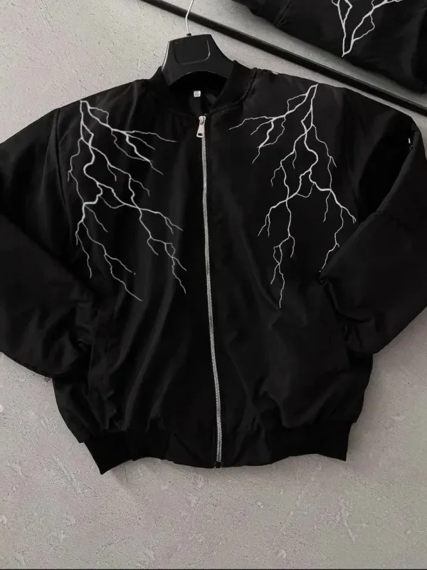 Pánská černobílá bomber bunda s bleskovým vzorem, zipem a prošíváním 2