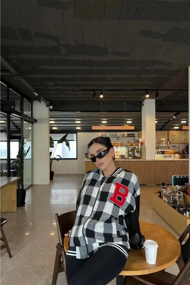 Kadın Siyah Oversize Pötikare Nakışlı Kolej Ceket 4