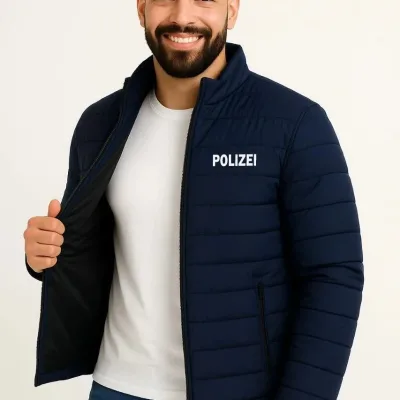 Muška tamnoplava bomber jakna sa mikro vodoodbojnim materijalom, prošivena, sa printom i patent zatvaračem 2