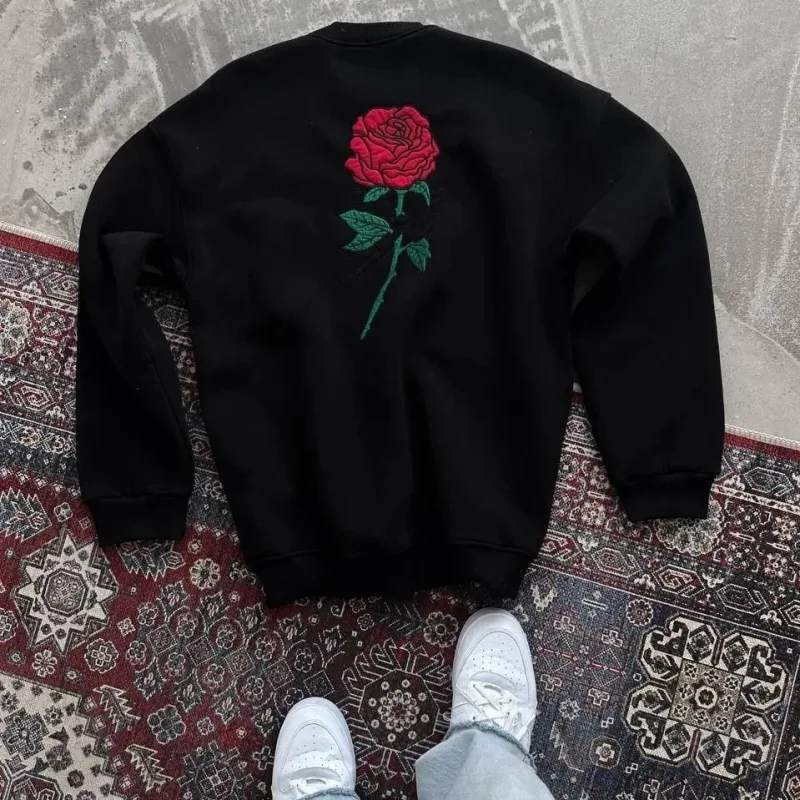 Ženska crna oversize kapuljača s ružom printom, pamučni sweatshirt