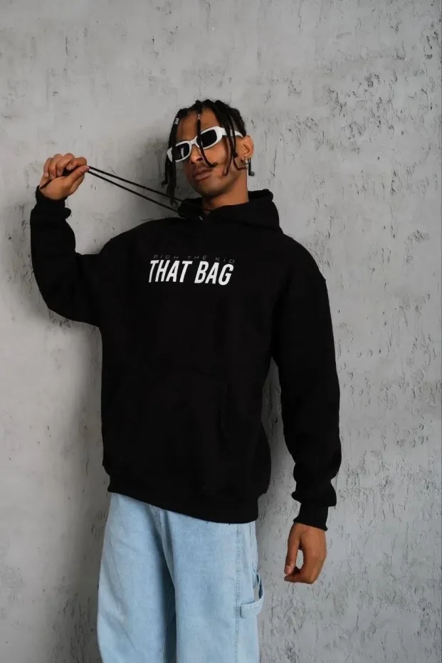 Sweatshirtê Mêran ê Reş ê Oversize 3 Têlî Pembû Bi Qapûşon û Çapkirî û Bêrîk 1