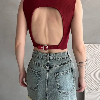 Bordo crop bluza s kaišem na leđima i korzet stilom 5
