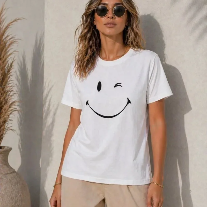 Női fehér oversized mosolygó arc nyomott rövid ujjú póló