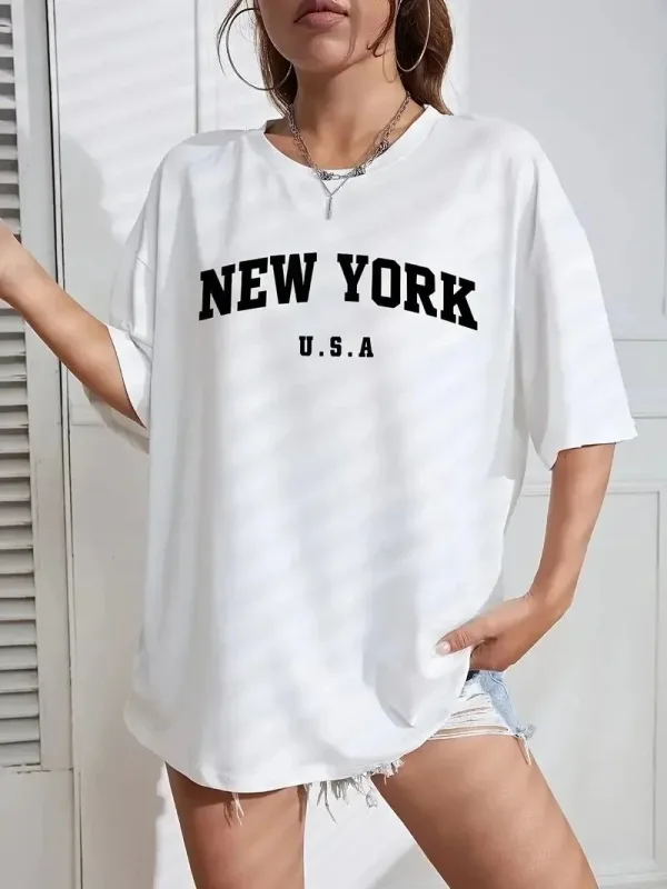 Női fehér oversized New York nyomott kerékpárnyakú póló 1