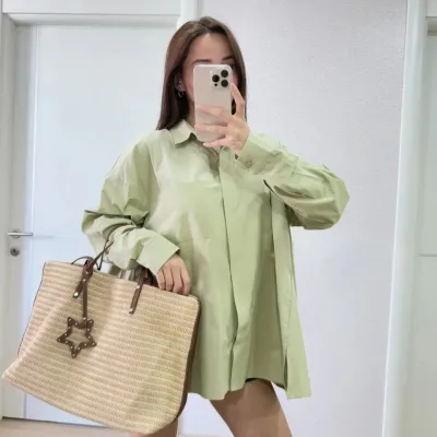 Women's Green Poplin Collar Side Slit Back Dart Detail Shirt 3