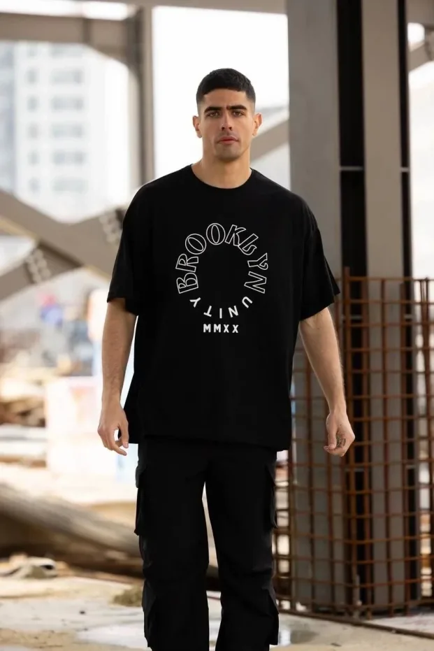 Erkek Siyah Regular Fit Bisiklet Yaka Baskılı Tişört 3