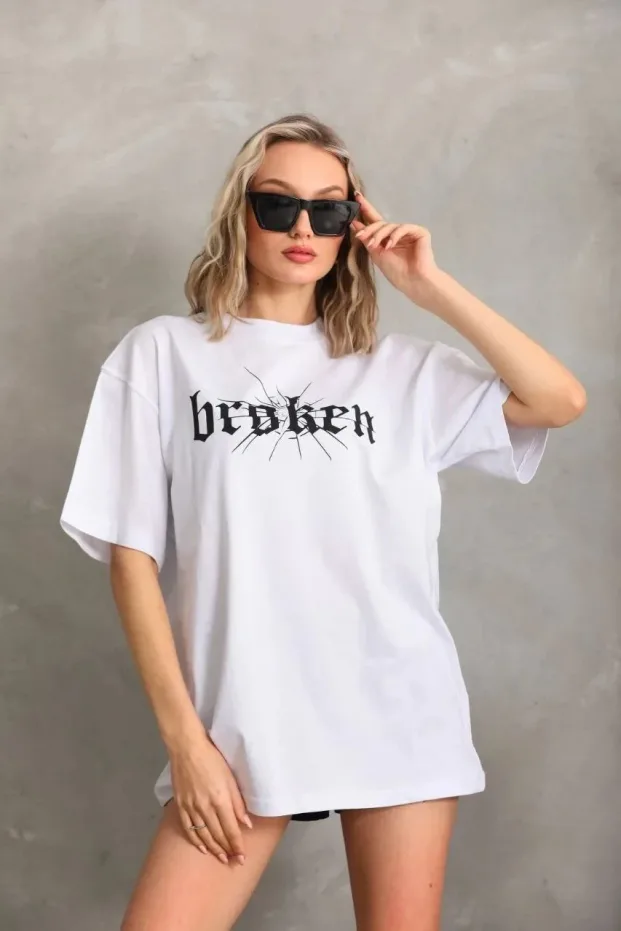 Dámské bílé oversized tričko s cyklistickým výstřihem a potiskem 4