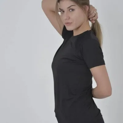 Bluzë e zezë për femra, slim fit, me jakë biçiklete, mëngë të shkurtra me rrjetë në shpatulla 2