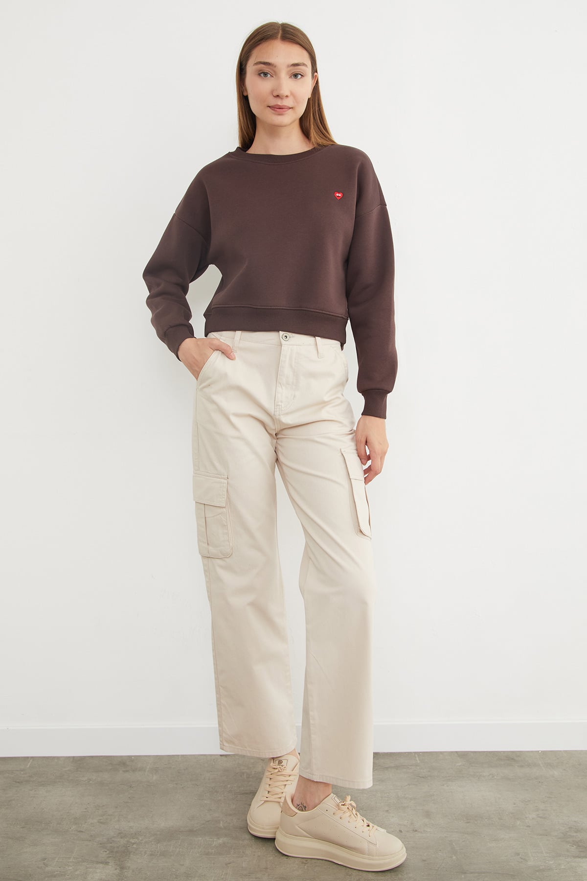3 İplik Kalp Nakışlı Bisiklet Yaka Sweatshirt 2