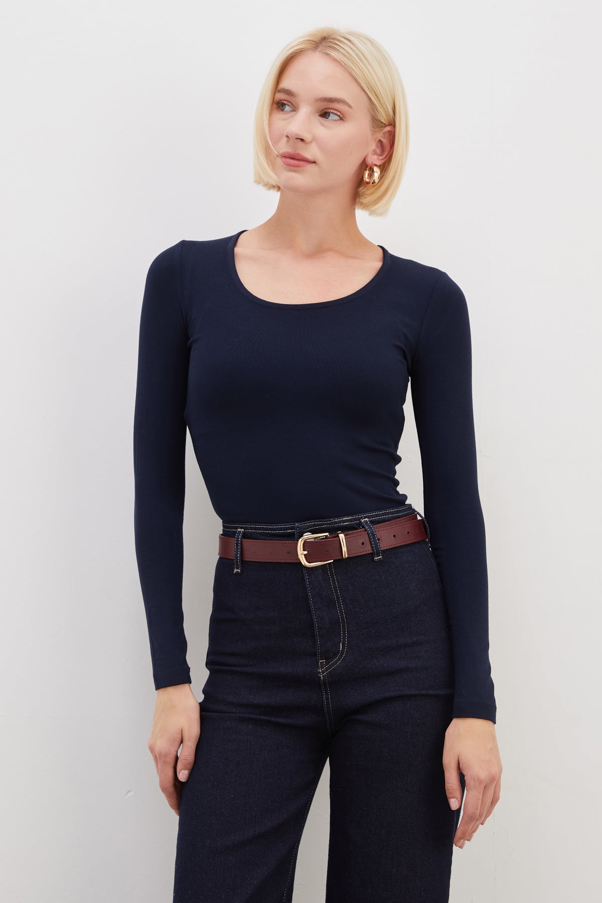 Basic U Yaka Slim Fit Crop Body 4