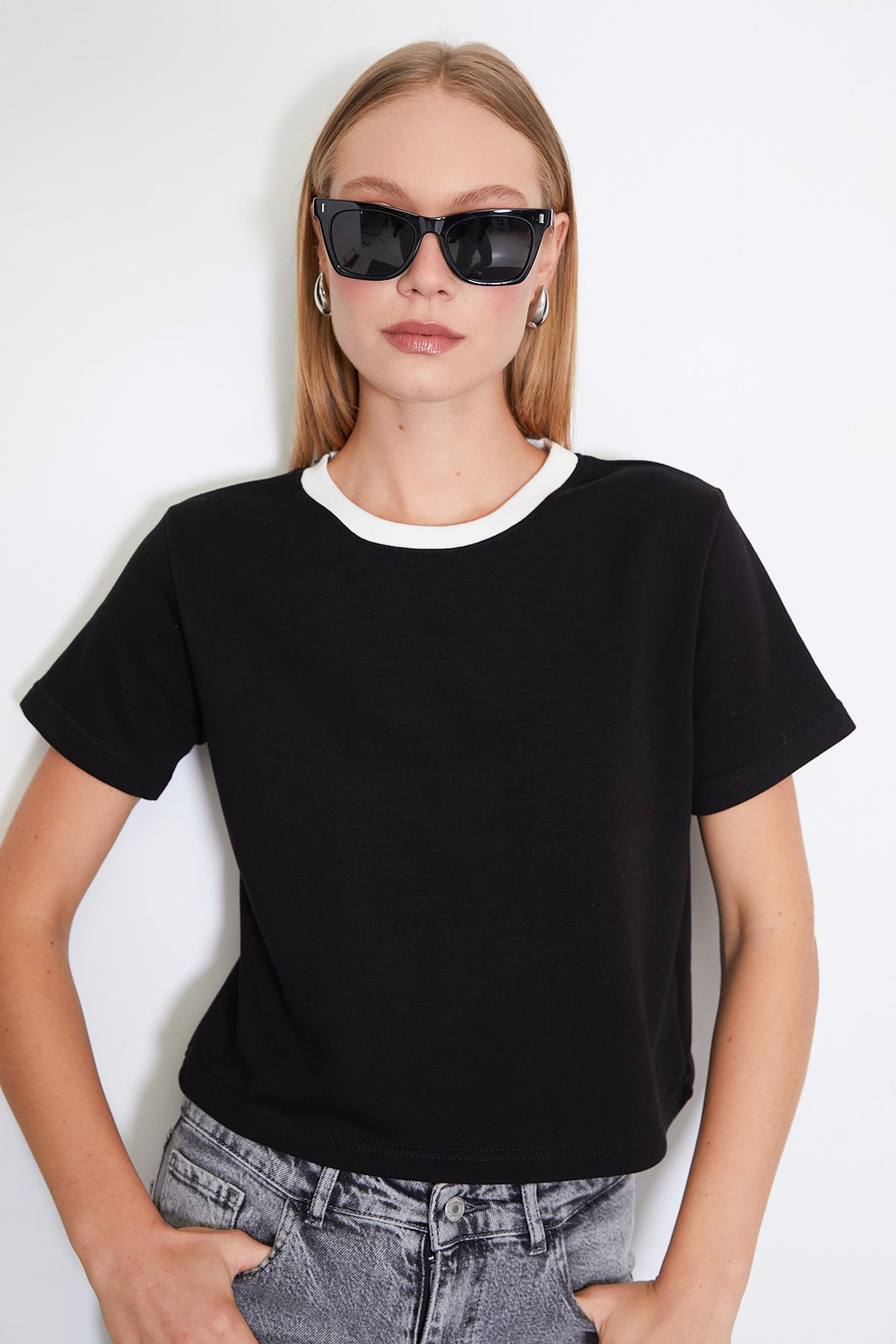 Basic Ribana Yaka Mevsimlik Crop Tişört