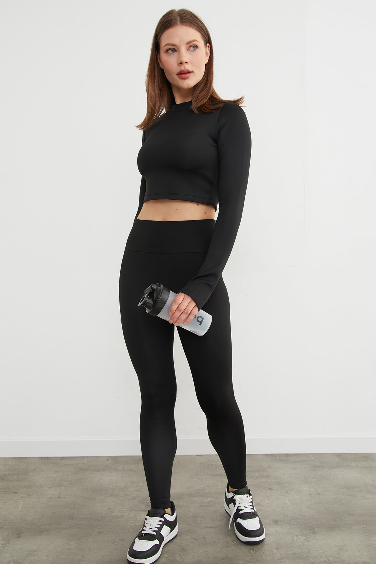Basic Bisiklet Yaka Parmak Geçmeli Crop Bluz 2