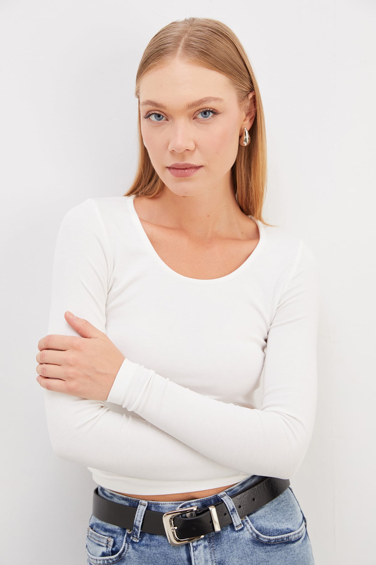 Basic U Yaka Slim Fit Crop Body 5