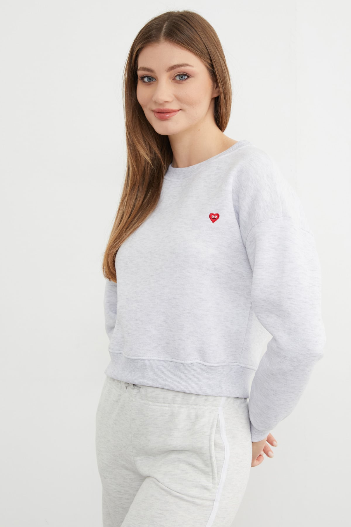 3 İplik Kalp Nakışlı Bisiklet Yaka Sweatshirt 7