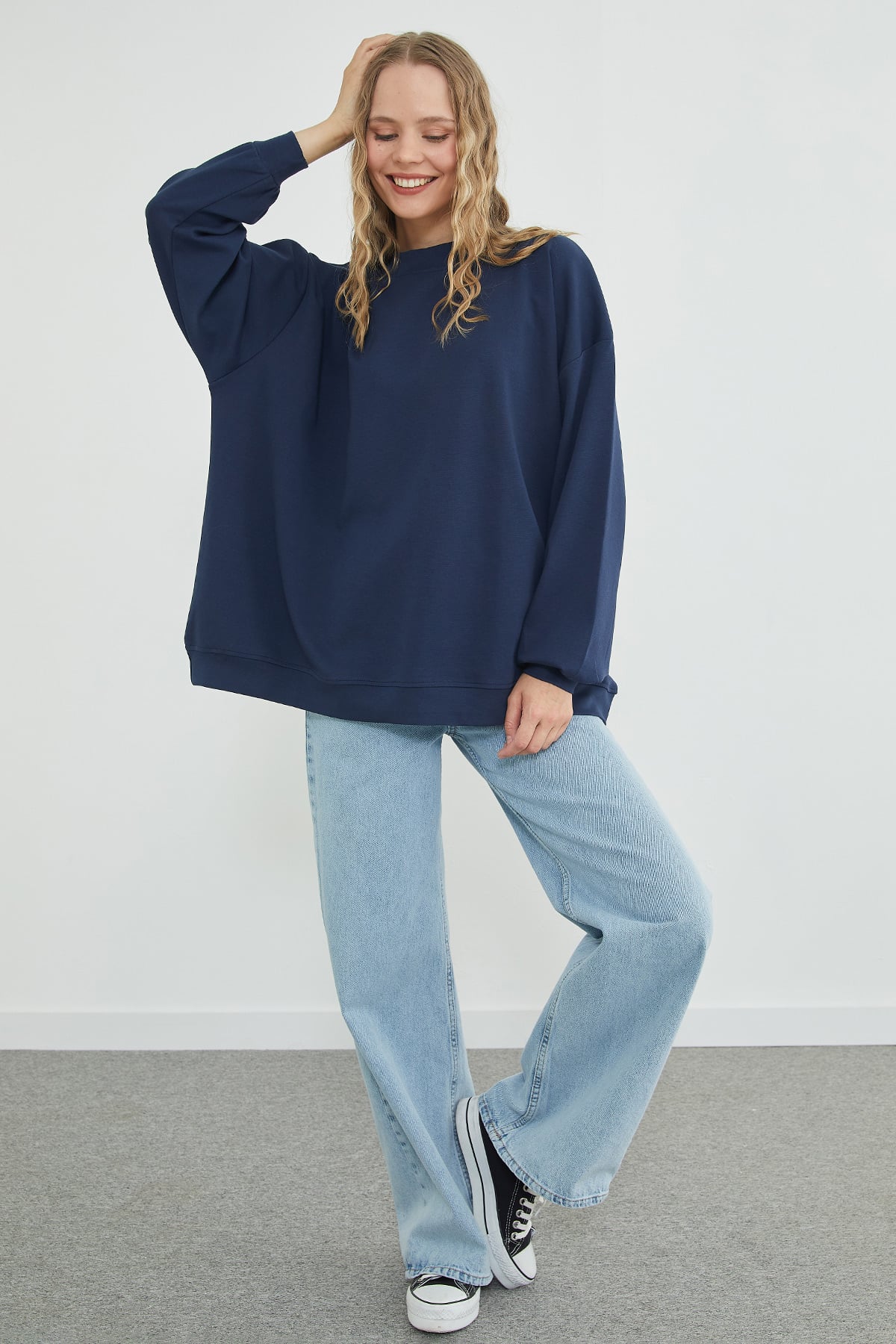 Basic Bisiklet Yaka Oversize Sweatshirt 4