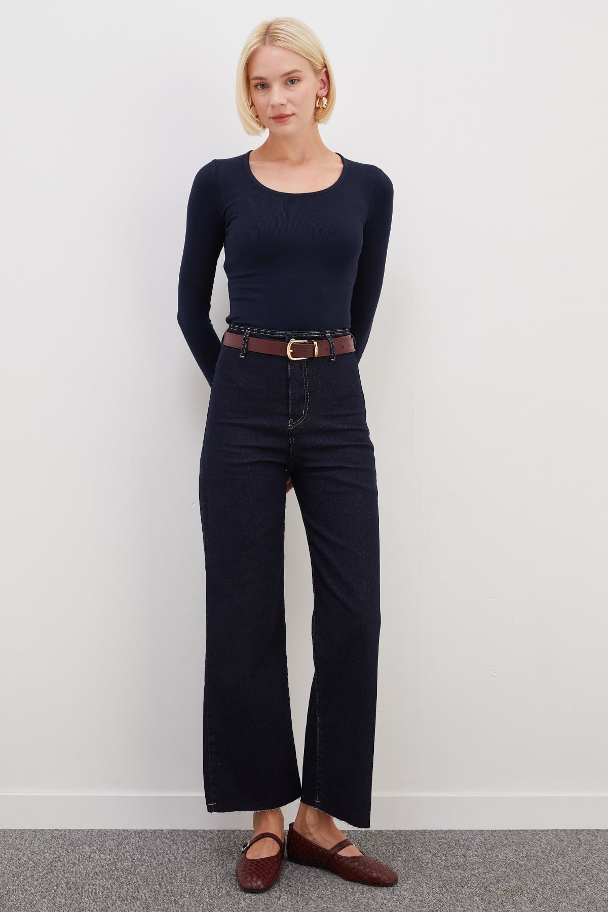 Basic U Yaka Slim Fit Crop Body 2