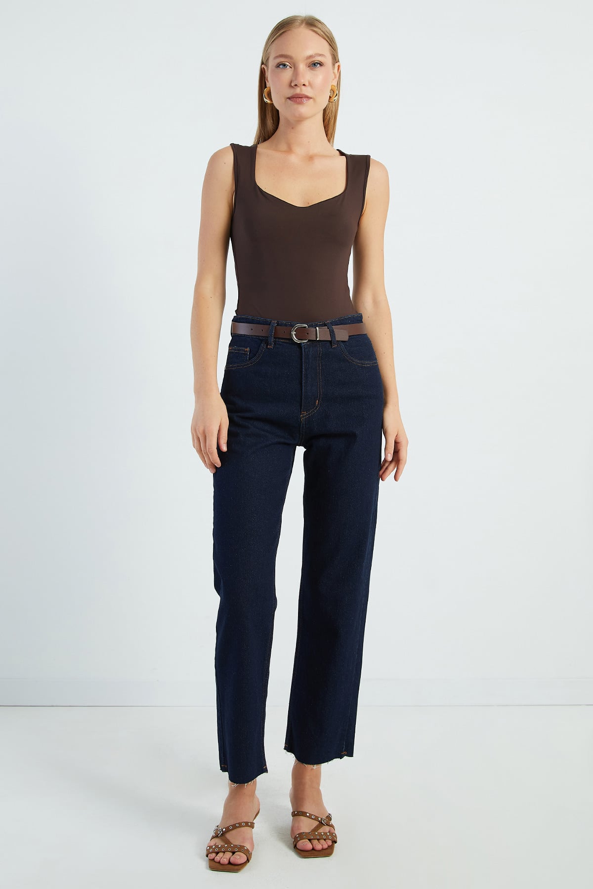 Kemerli Kesik Paça Straight Jean 2