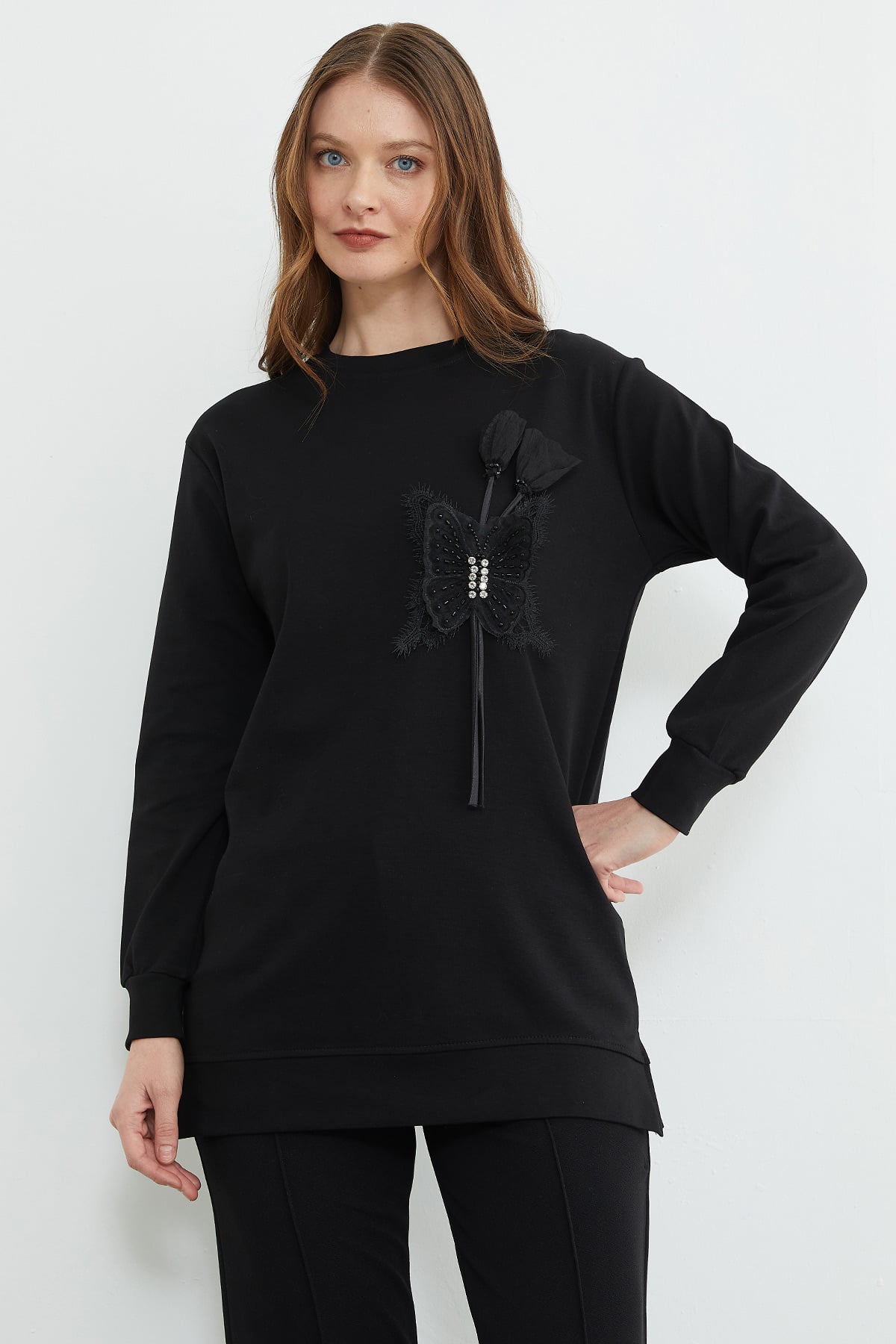 Fullamodest Kelebek Nakışlı Taşlı Bisiklet Yaka Tunik