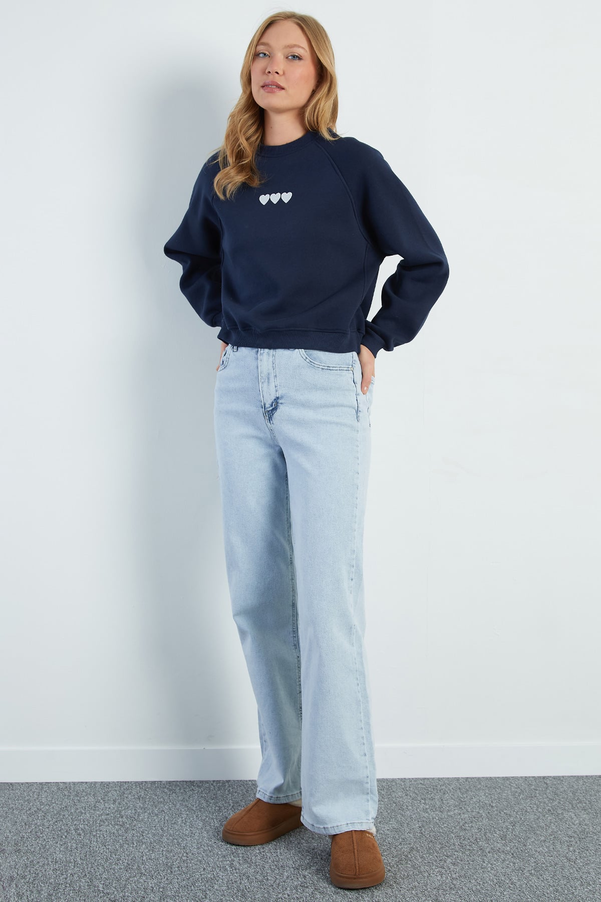 3 İplik Kalp Nakışlı Oversize Sweatshirt 3