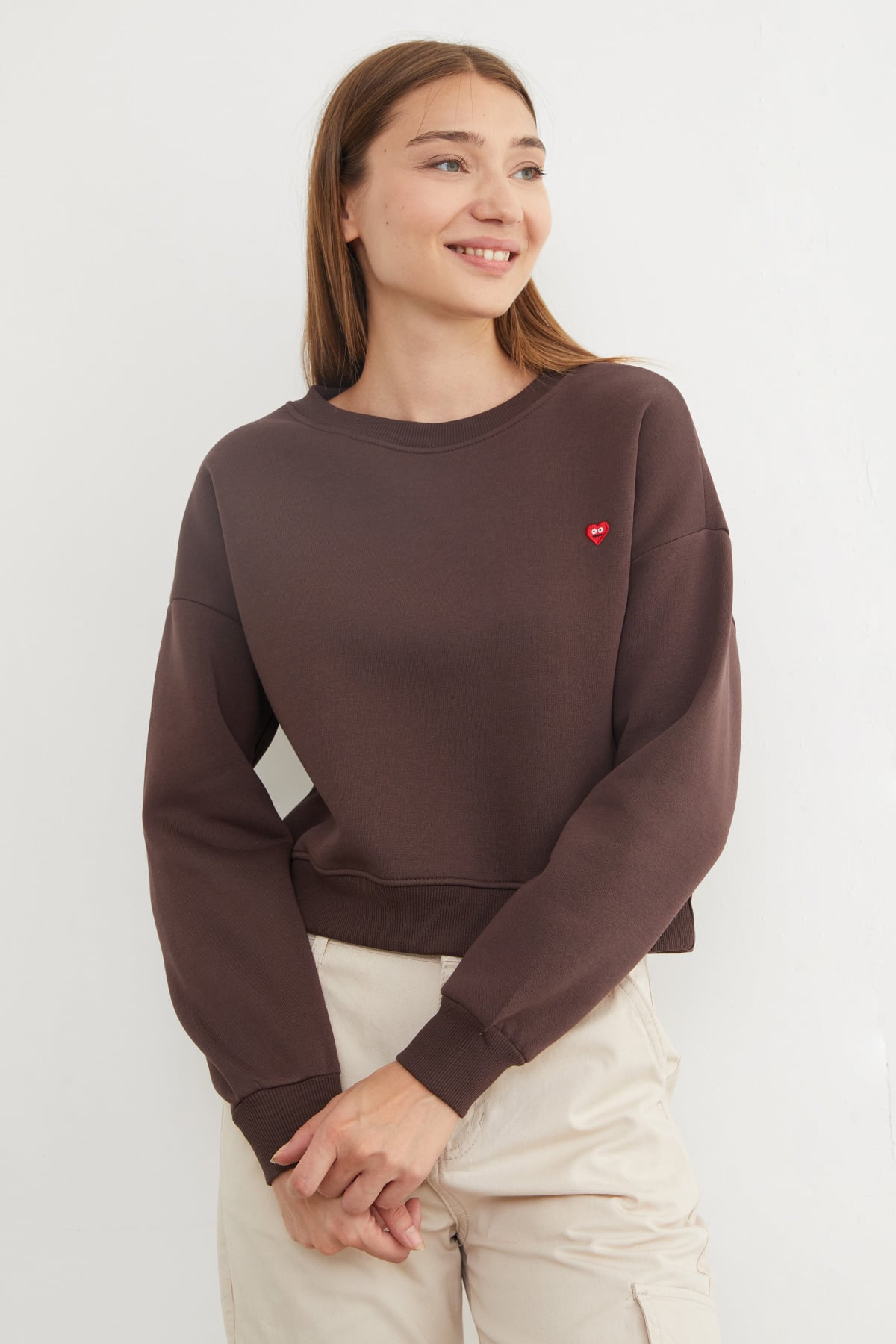 3 İplik Kalp Nakışlı Bisiklet Yaka Sweatshirt 3