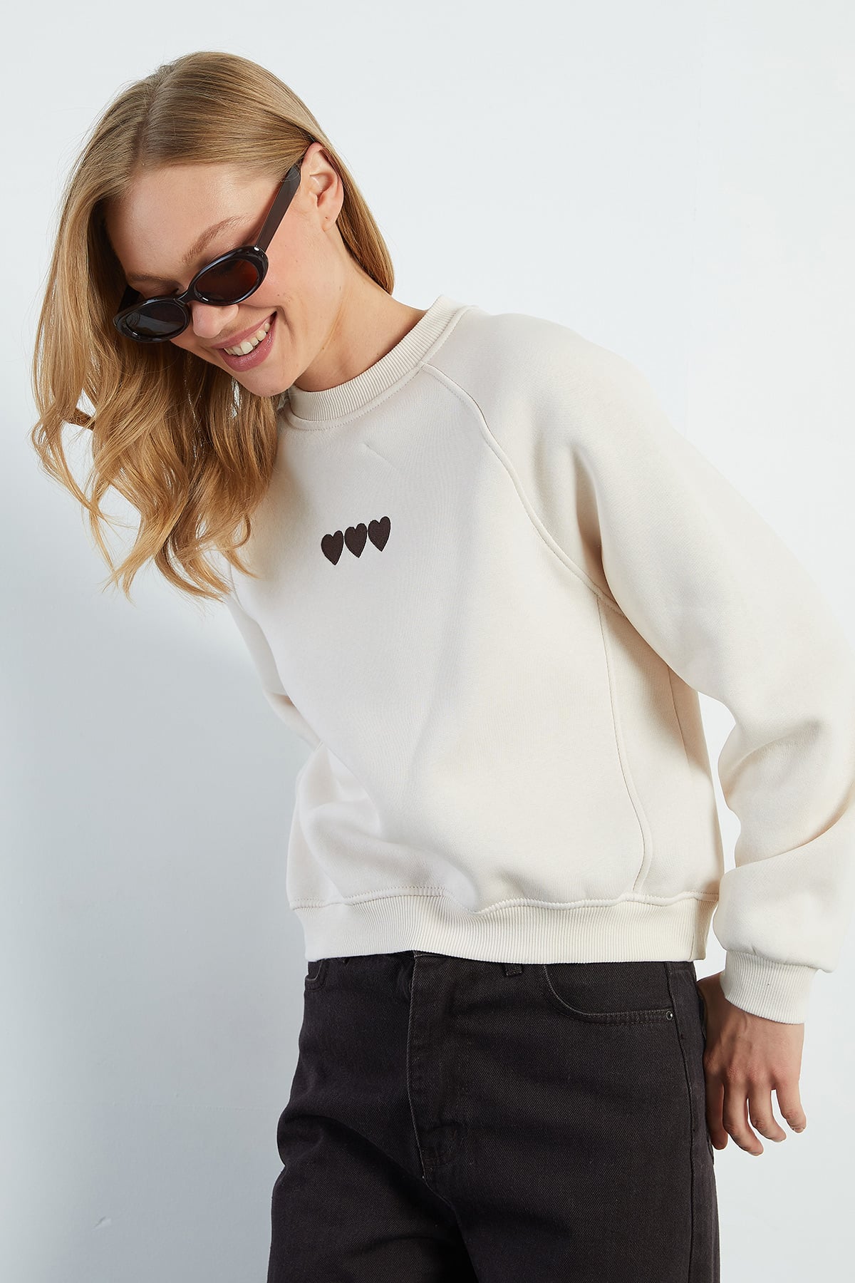 3 İplik Kalp Nakışlı Oversize Sweatshirt 5