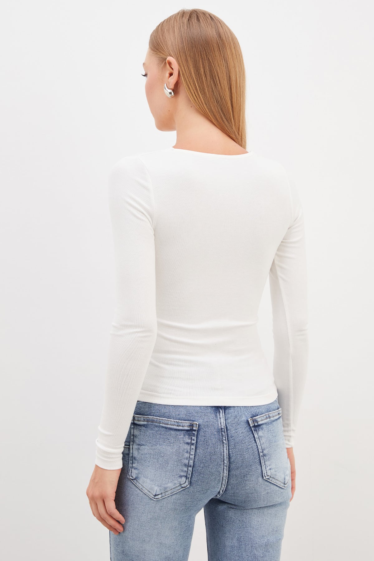 Basic U Yaka Slim Fit Crop Body 8