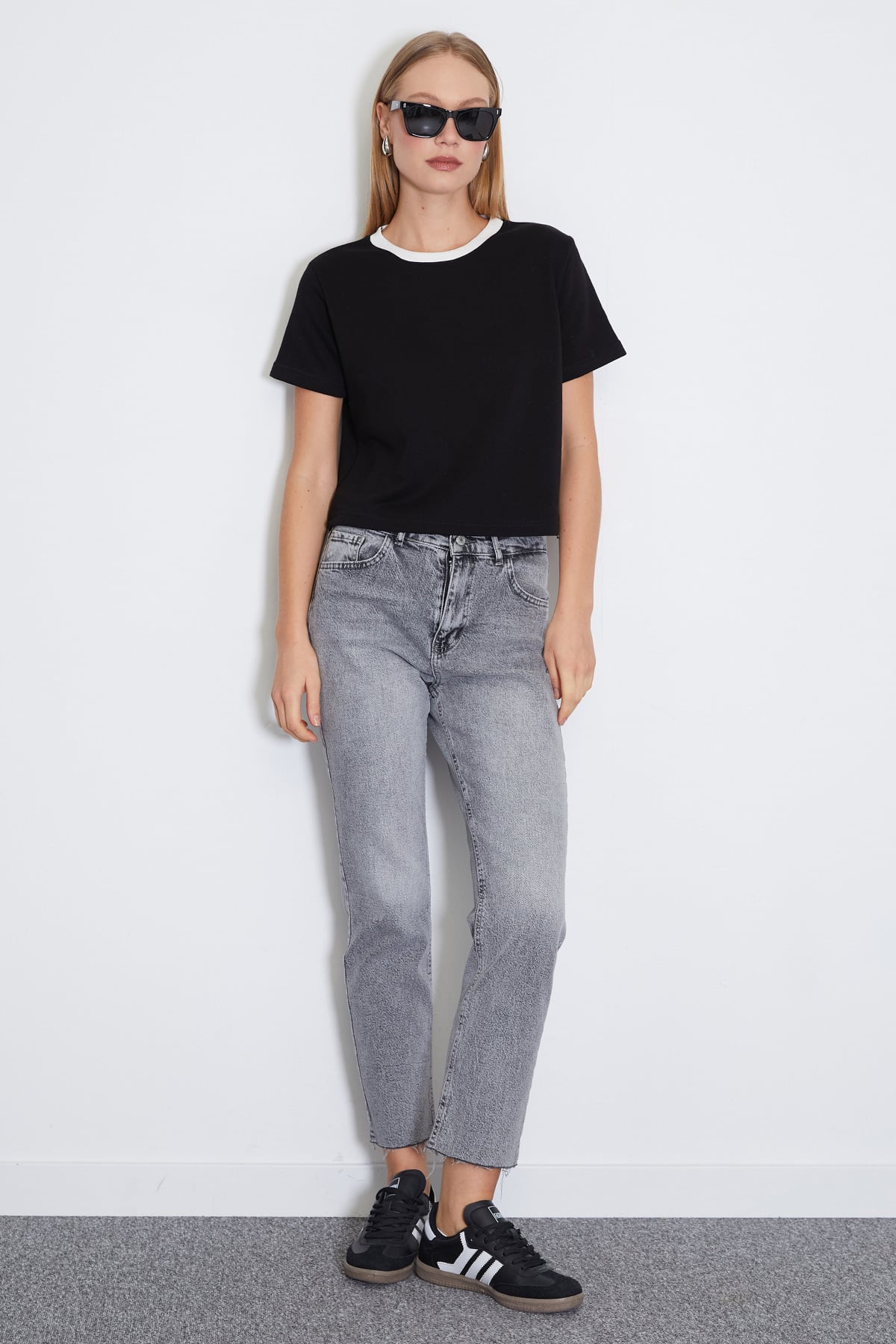 Basic Ribana Yaka Mevsimlik Crop Tişört 3
