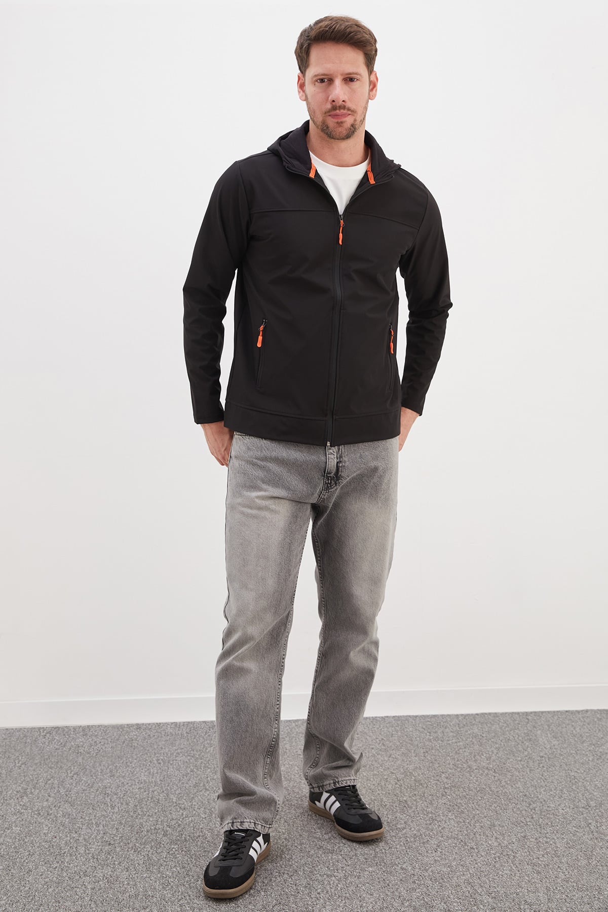 Fermuarlı Kapüşonlu Softshell Ceket 4