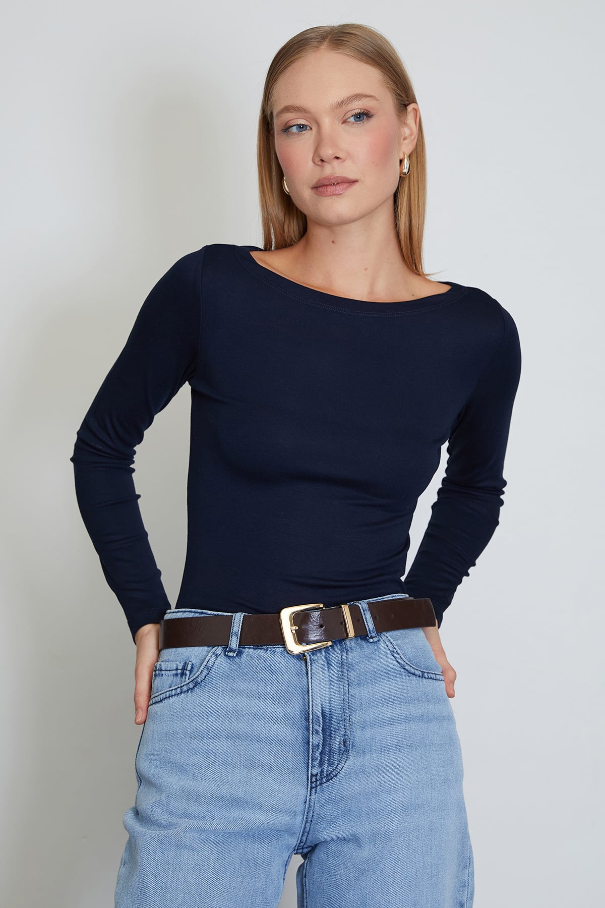Basic Kayık Yaka Slim Fit Bluz 4