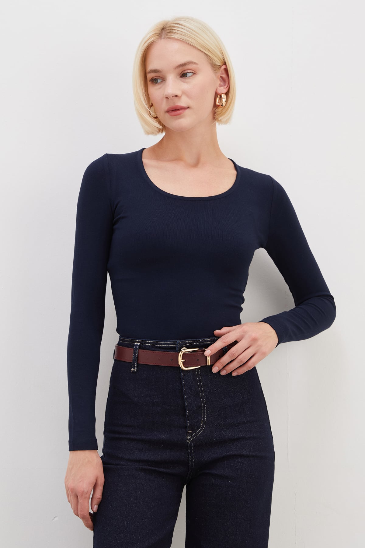 Basic U Yaka Slim Fit Crop Body 3