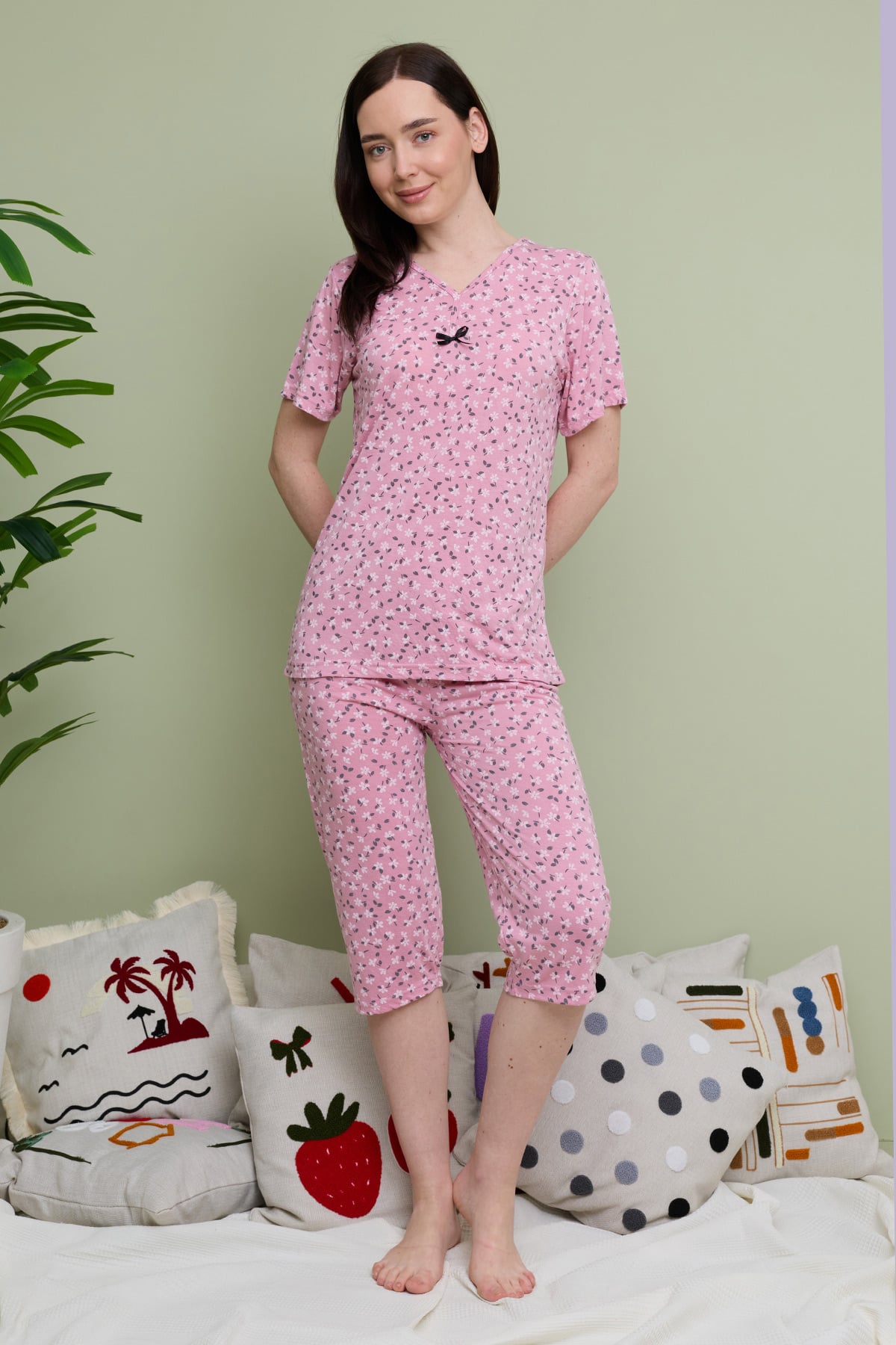 Çiçek Desenli Kısa Kol Büyük Beden Kapri Pijama Takımı 3