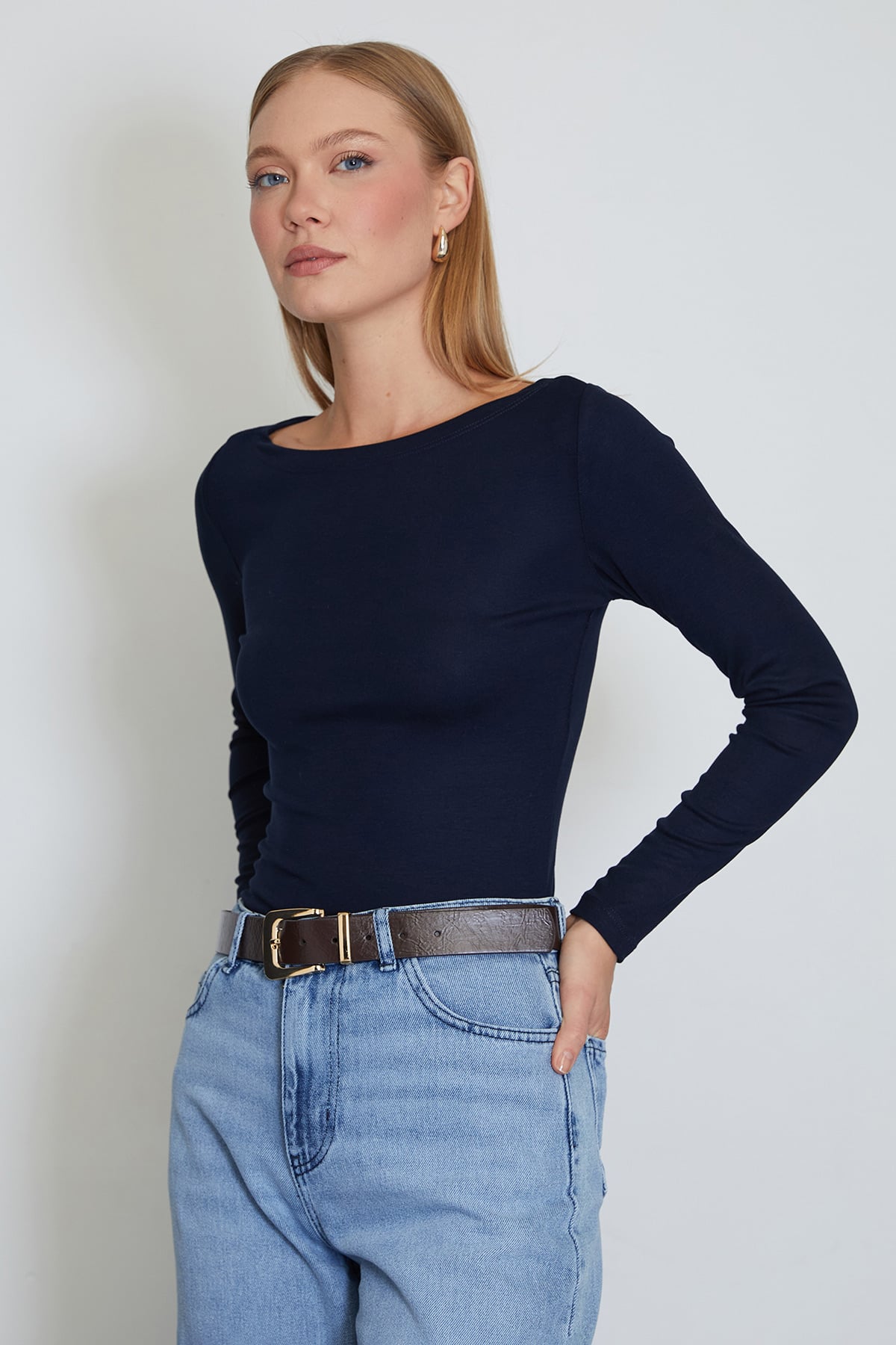 Basic Kayık Yaka Slim Fit Bluz 5