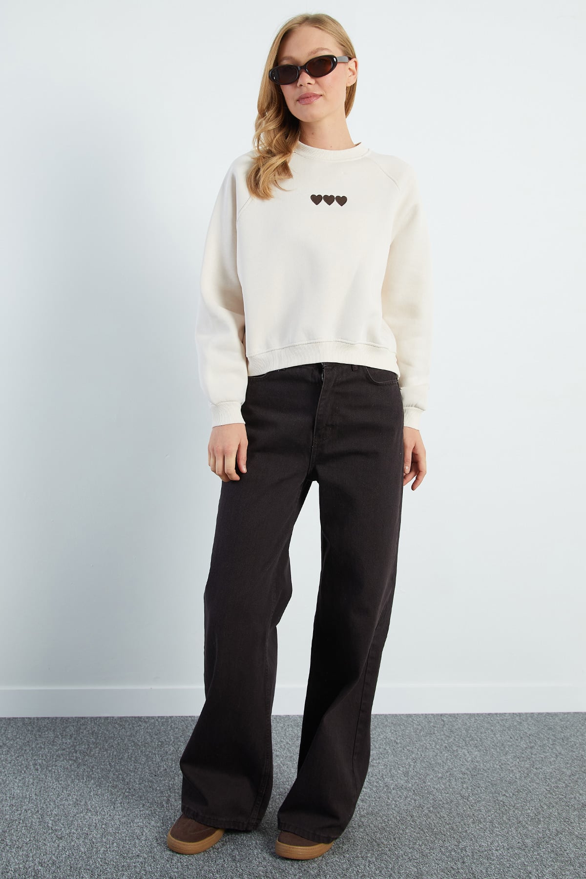 3 İplik Kalp Nakışlı Oversize Sweatshirt 4